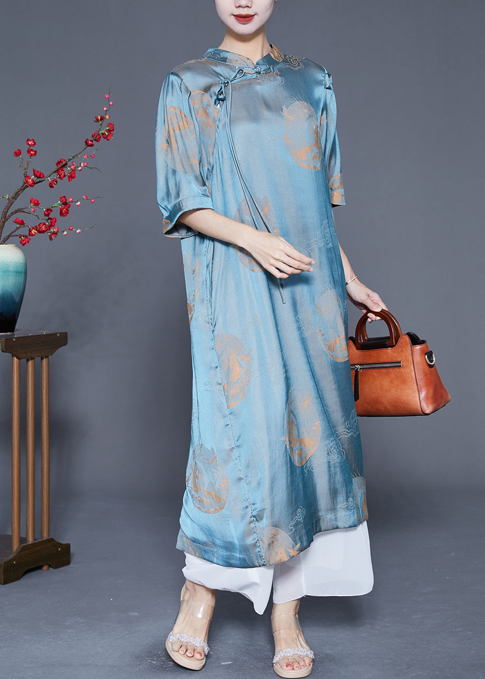 Well Tailored Dress with a Graceful Silhouette