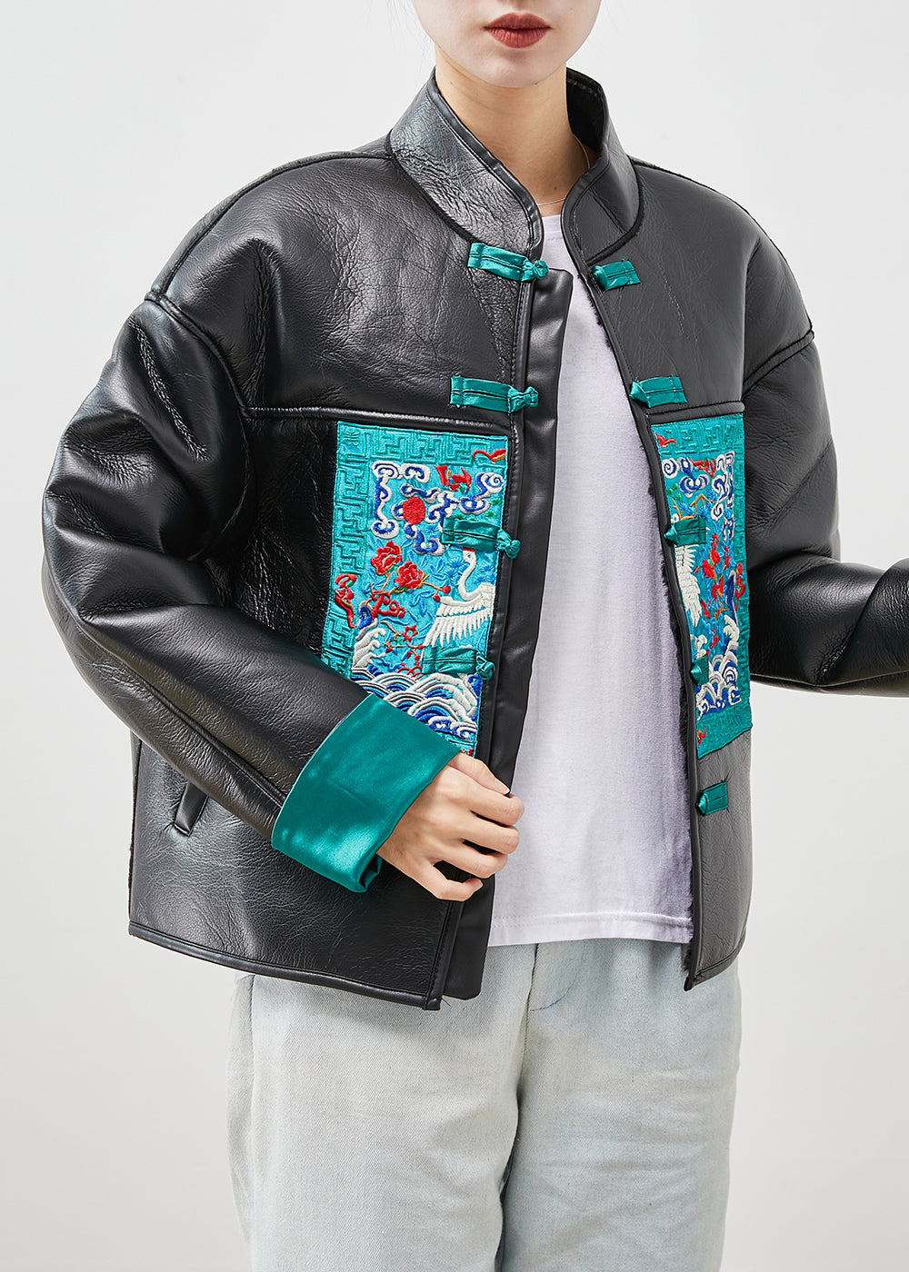 Effortlessly Elegant Jacket with a Timeless Design