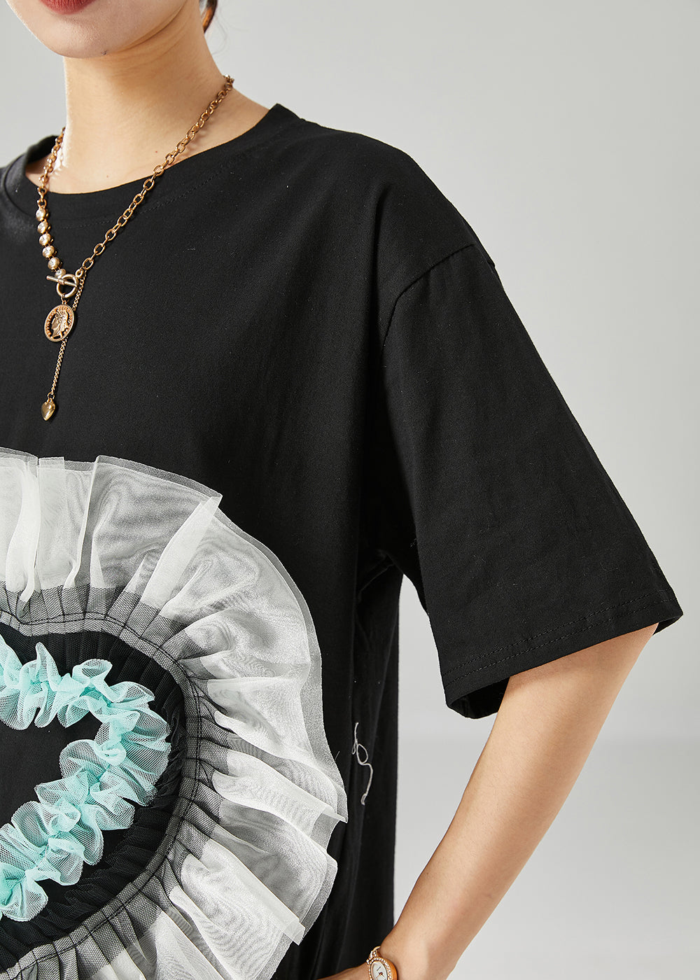 Effortlessly Elegant Top with a Timeless Design