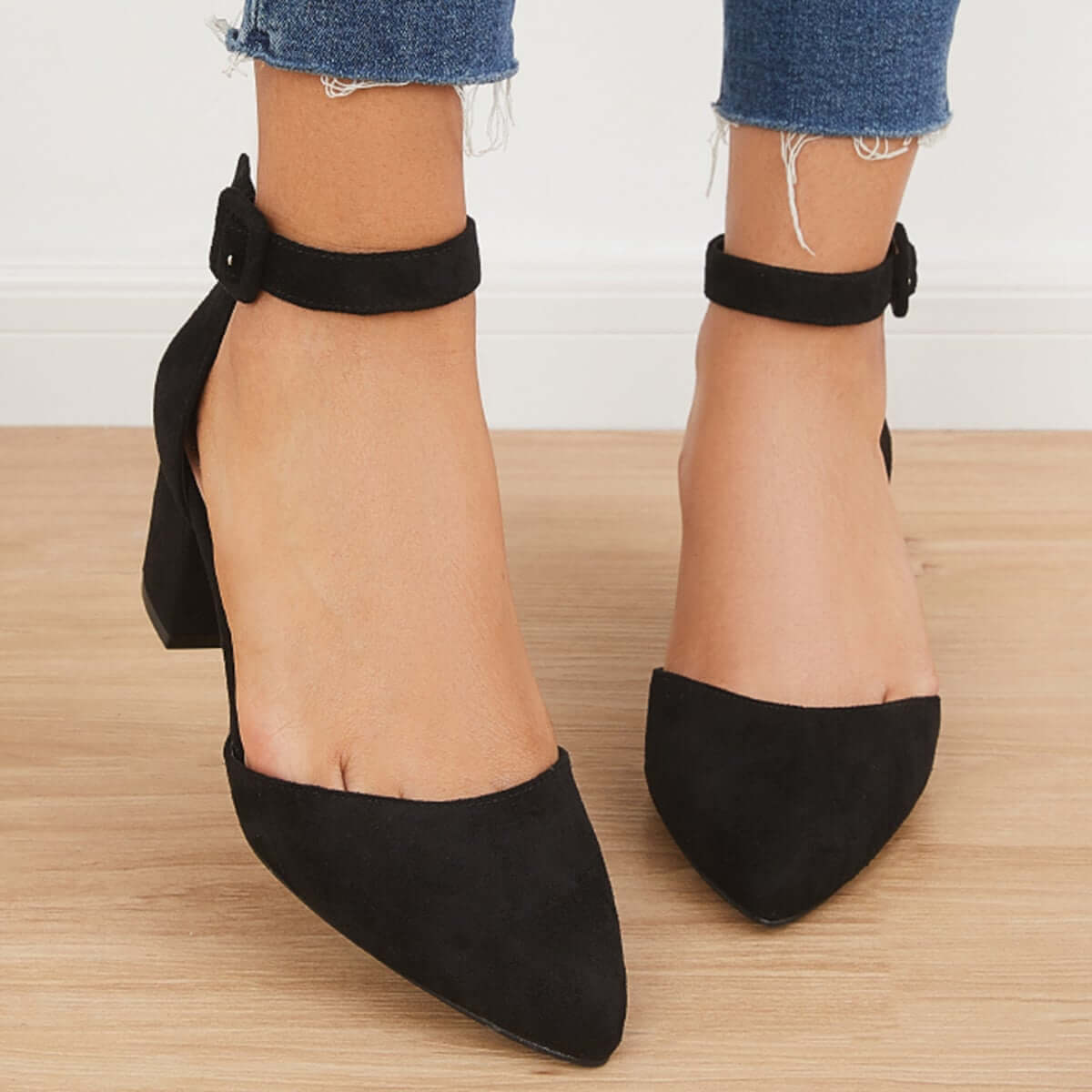 Graceful Orthopedic Pumps for Modern Look