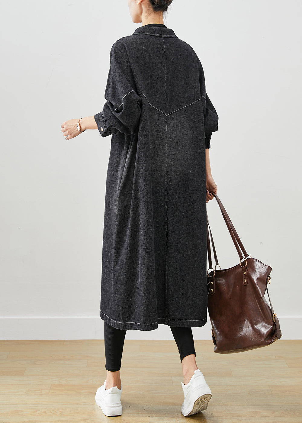 Well Tailored Coat with a Graceful Silhouette