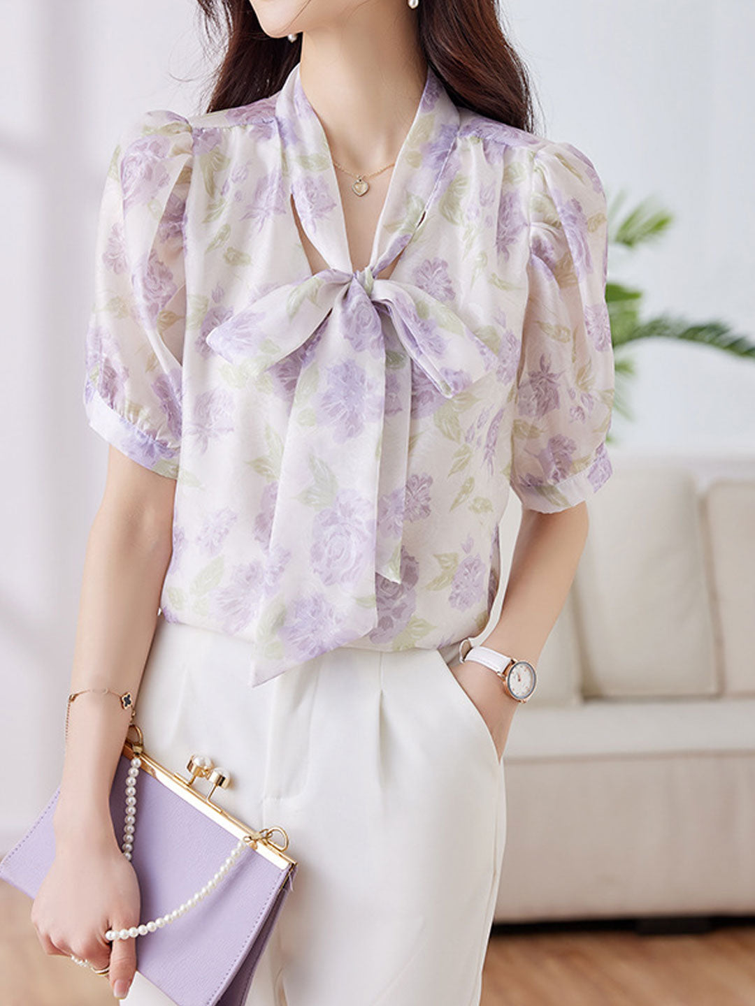 Well Tailored Top with a Graceful Silhouette