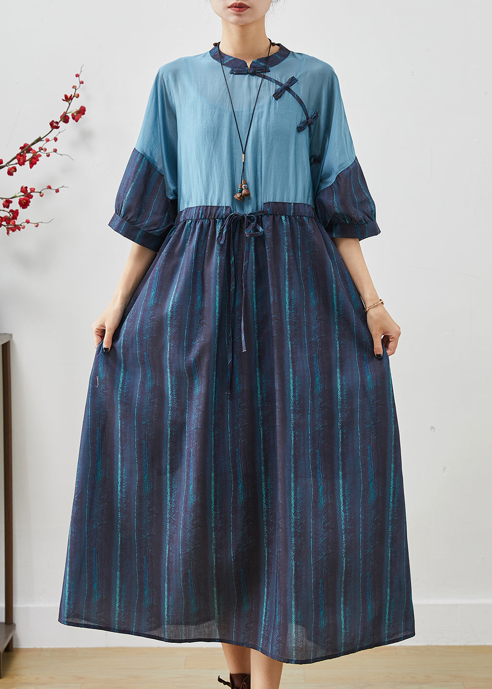 Beautifully Finished Dress in a Timeless Design