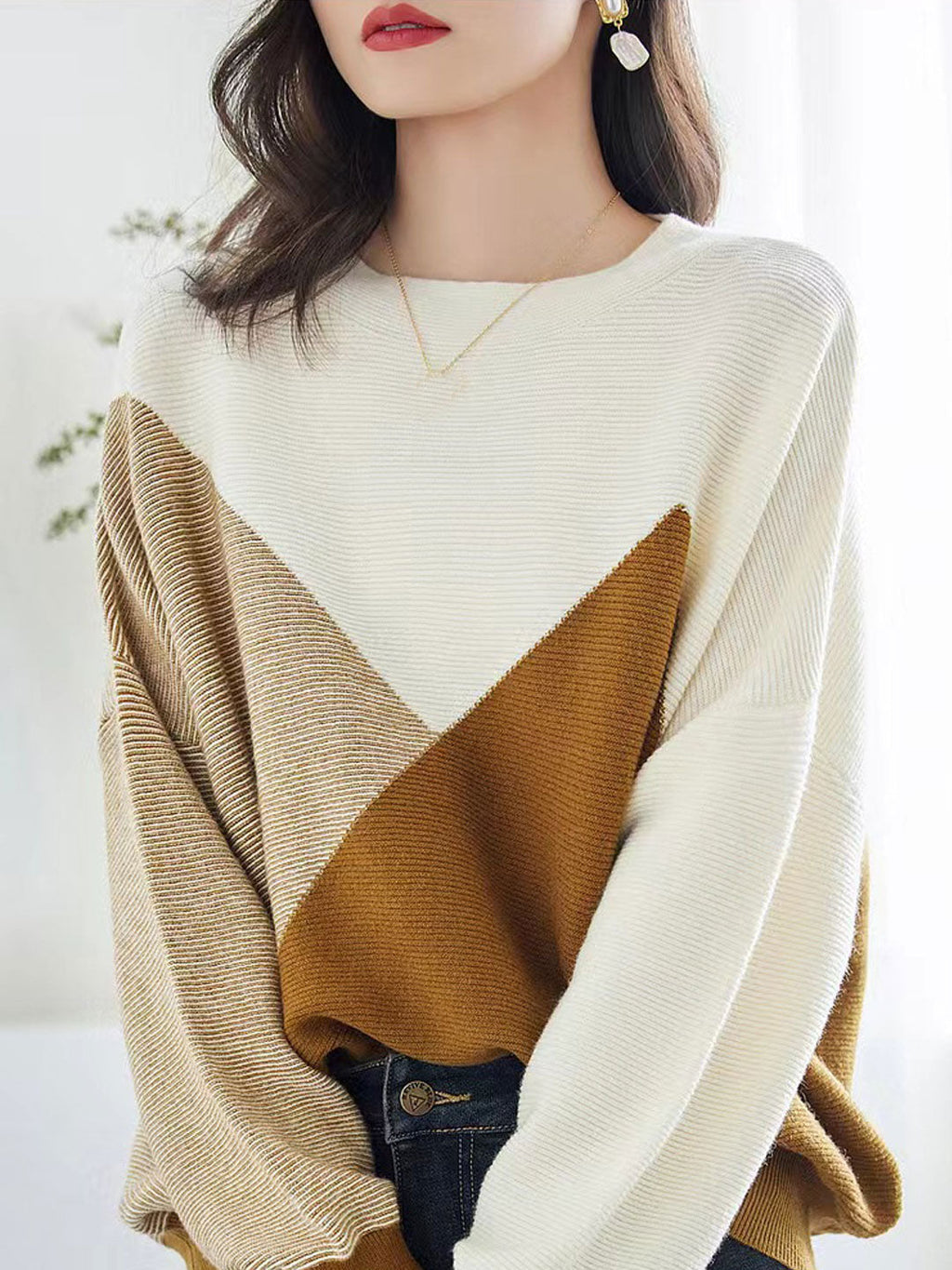 Effortlessly Elegant Sweater with a Timeless Design