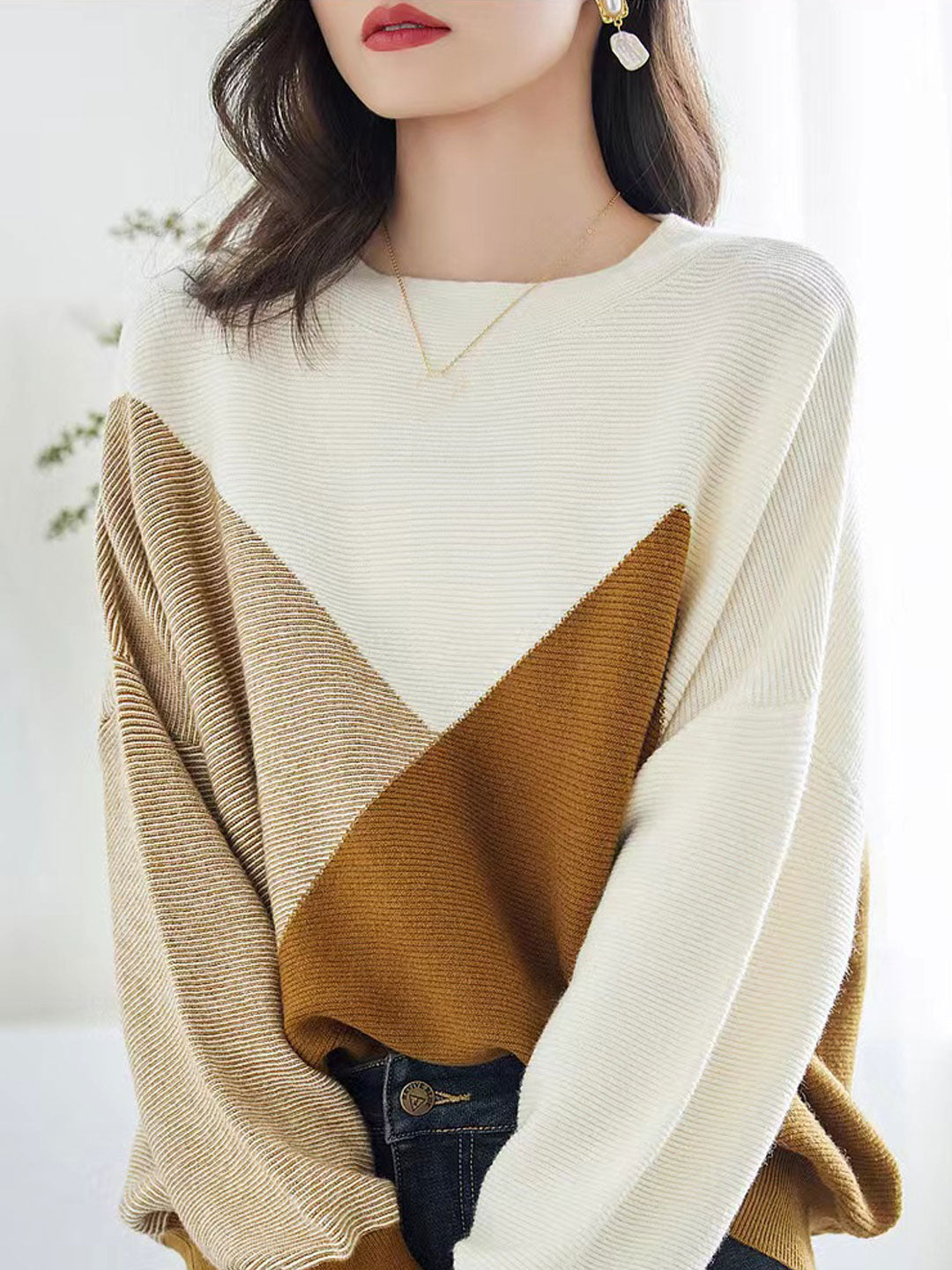 Effortlessly Elegant Sweater with a Timeless Design