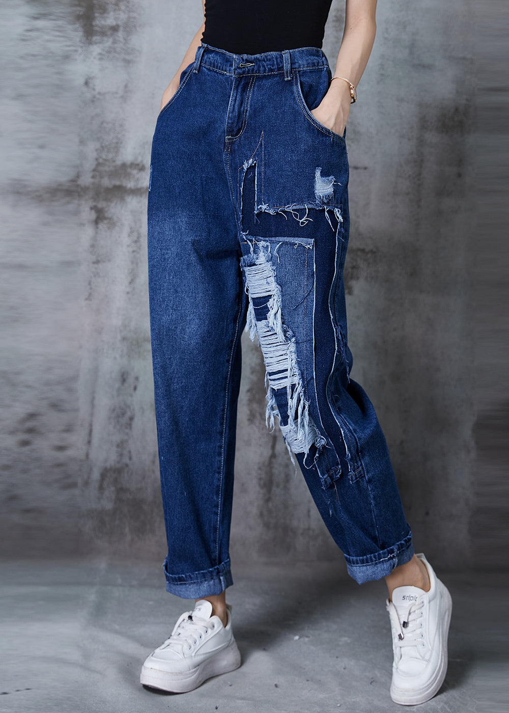 Effortlessly Elegant Pants with a Timeless Design