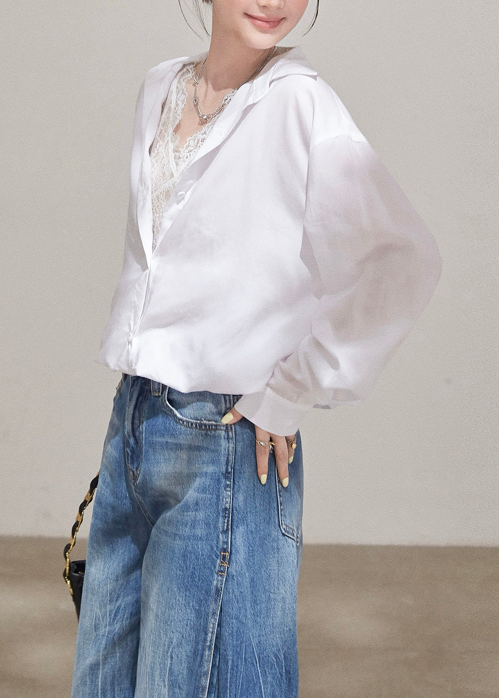 Well Tailored Blouse with a Graceful Silhouette