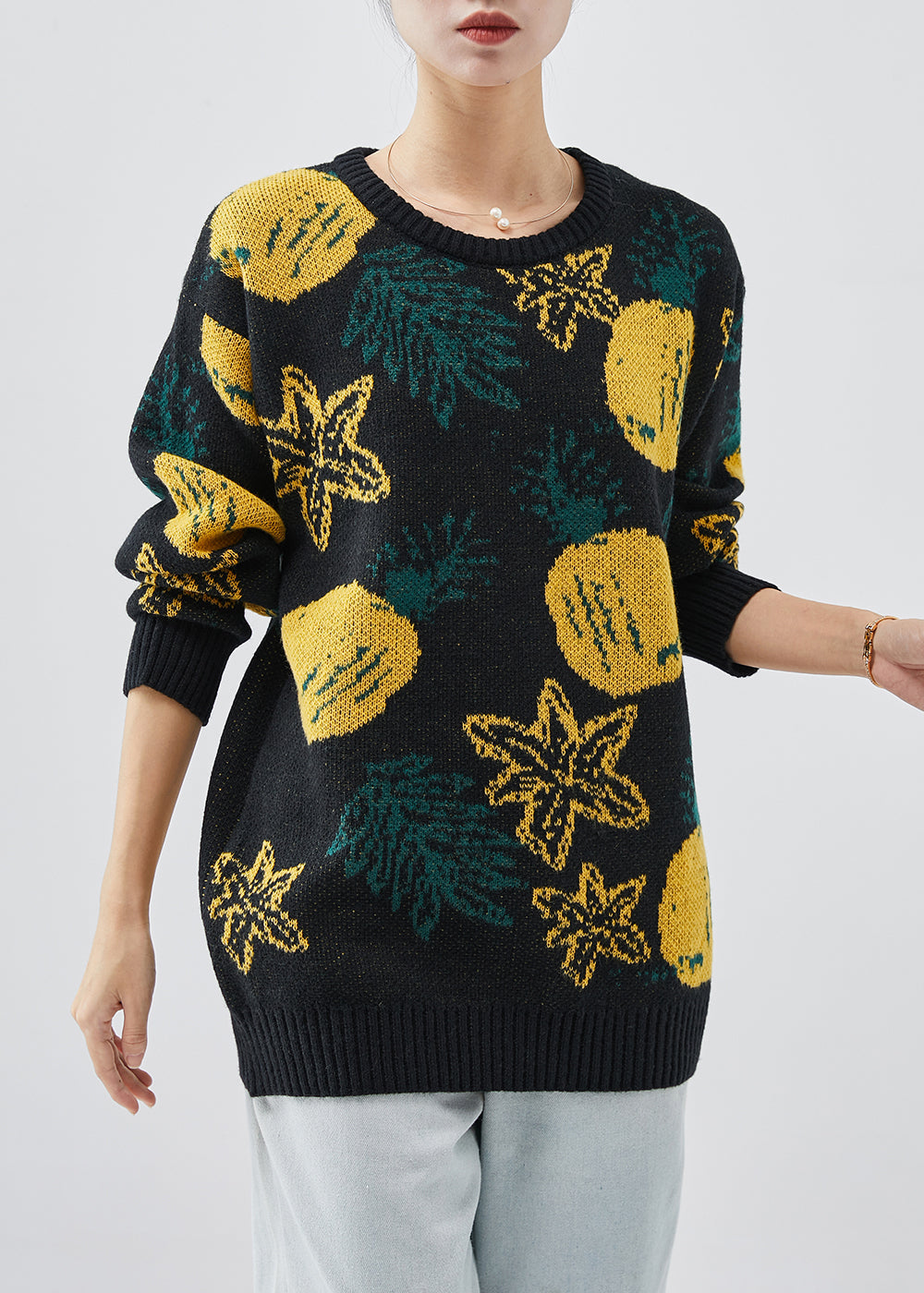 Effortlessly Elegant Sweater with a Timeless Design