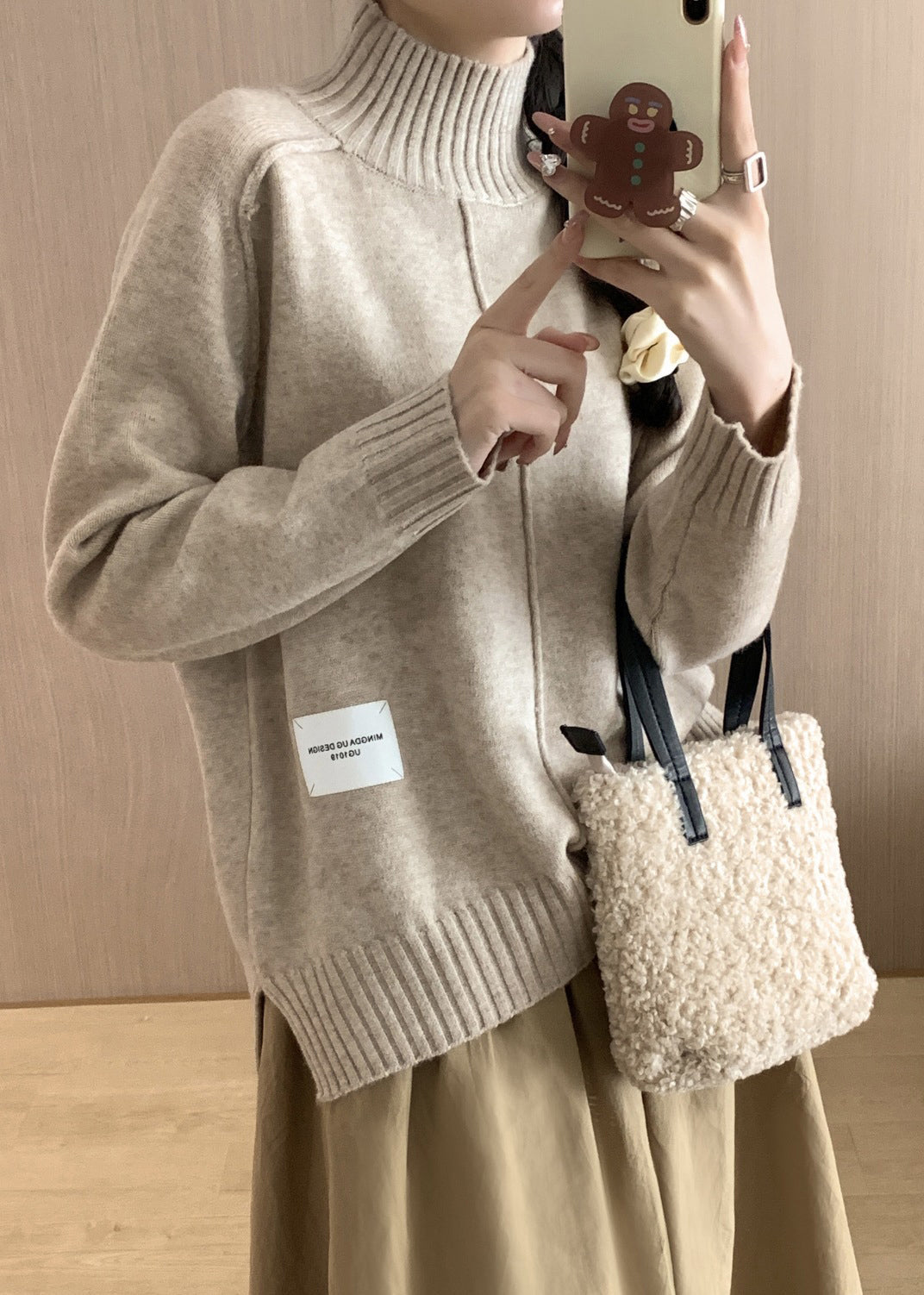 Effortlessly Elegant Sweater with a Timeless Design