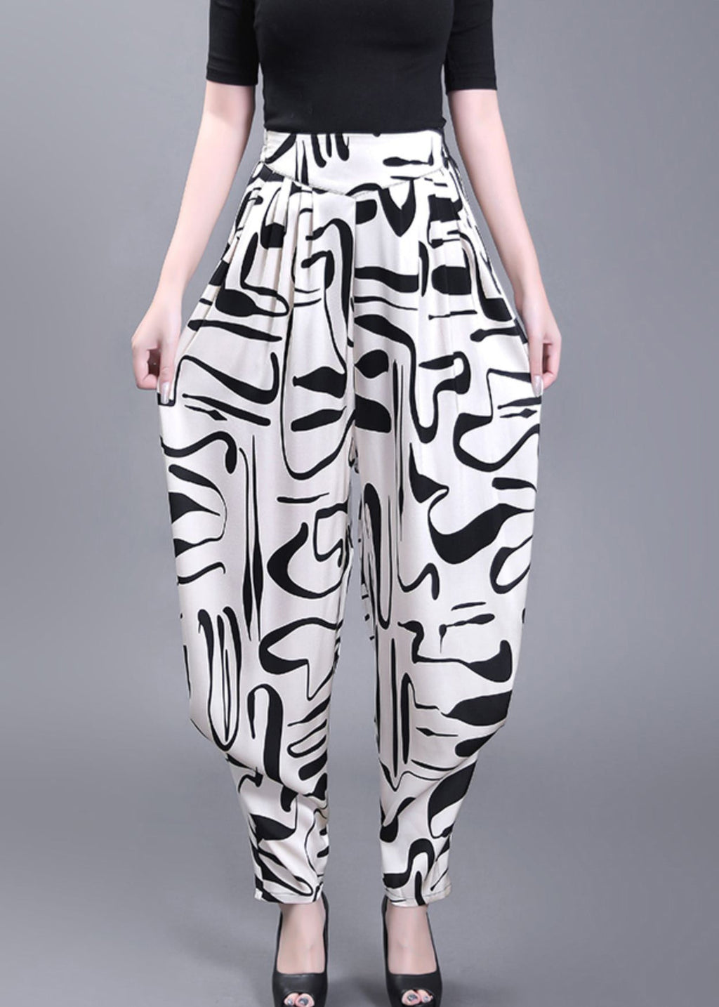 Effortlessly Elegant Pants with a Timeless Design
