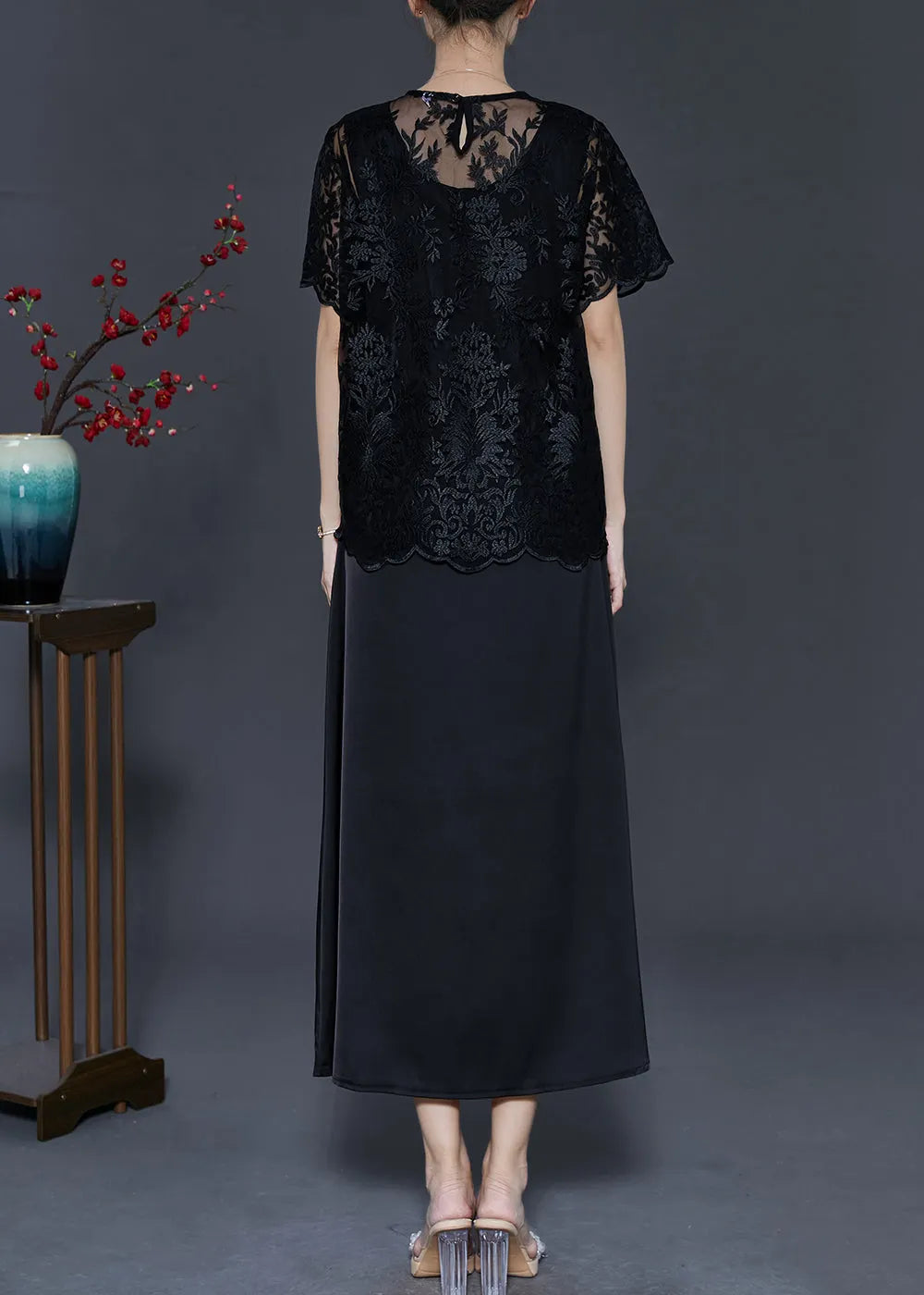 Effortlessly Elegant Dress with a Timeless Design
