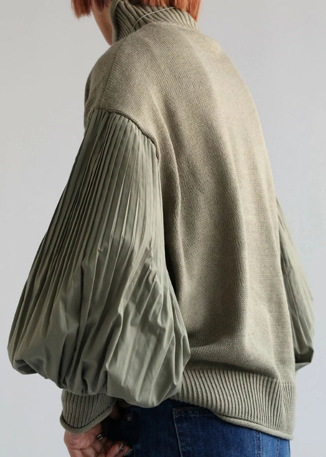 Well Tailored Sweater with a Graceful Silhouette