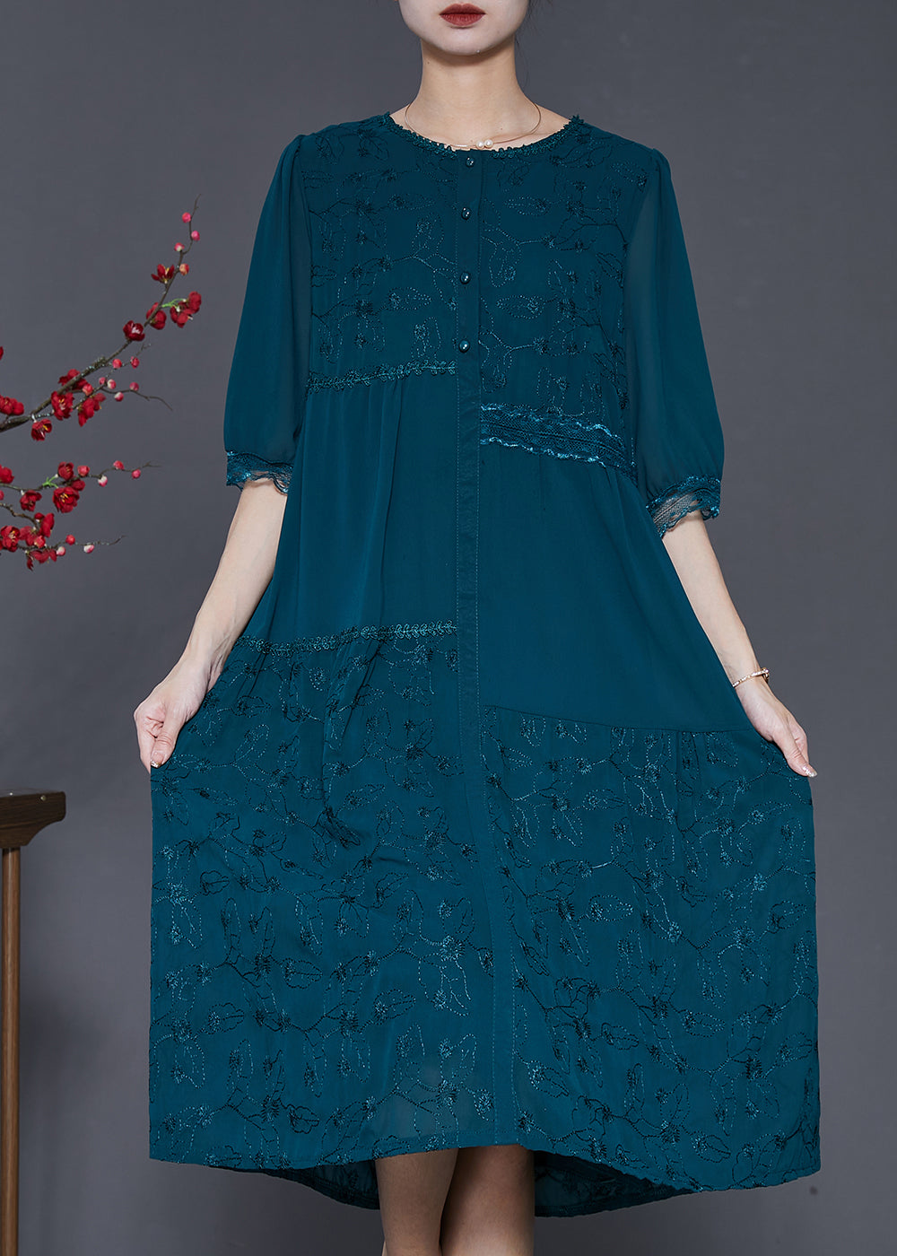 Effortlessly Elegant Dress with a Timeless Design