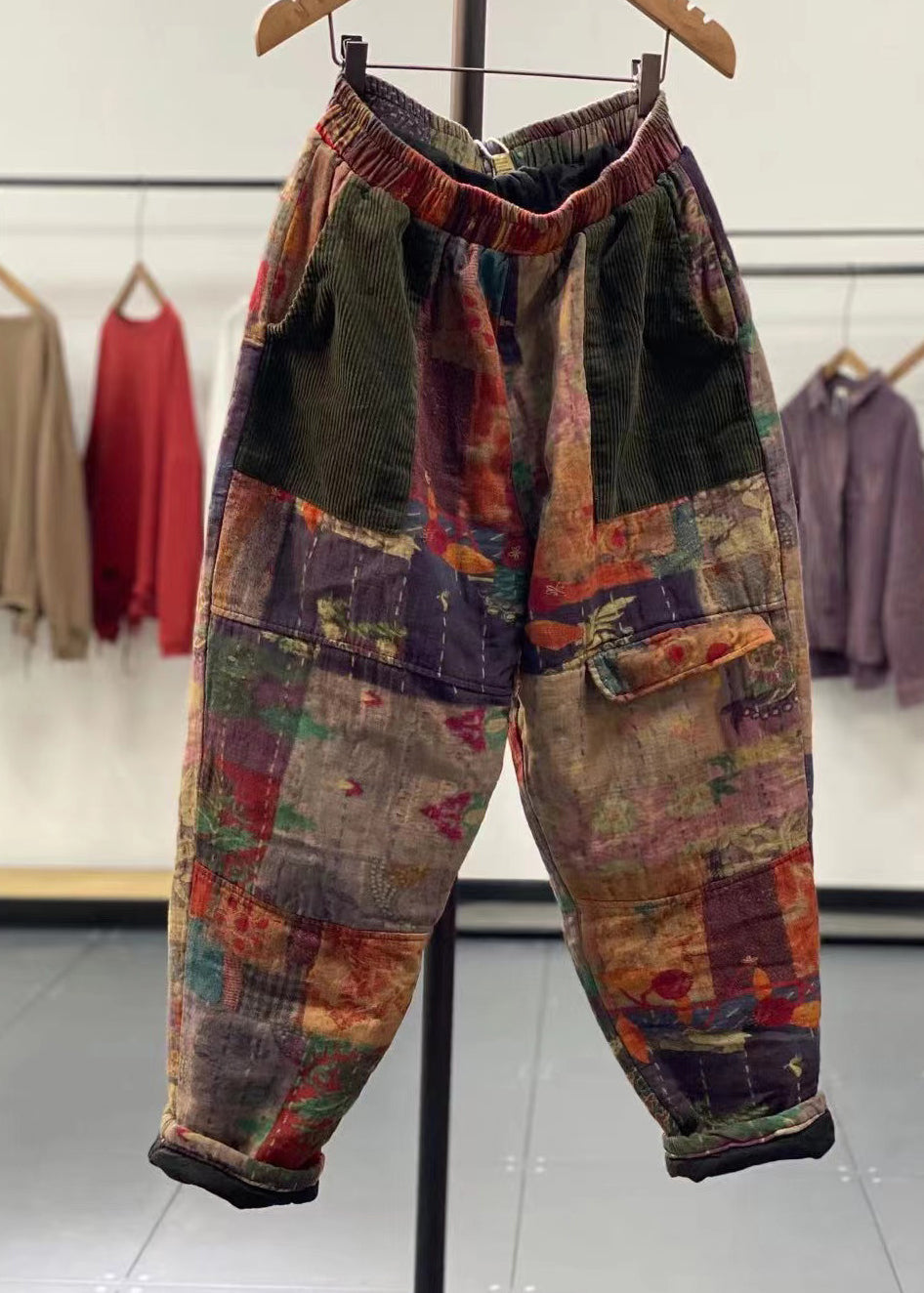 Effortlessly Elegant Pants with a Timeless Design