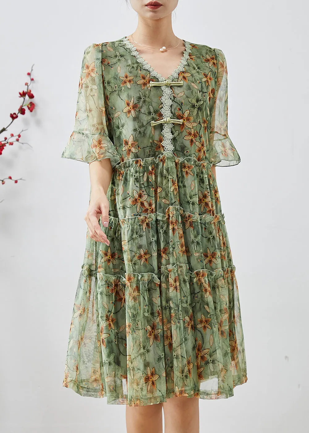 Beautifully Finished Dress in a Timeless Design