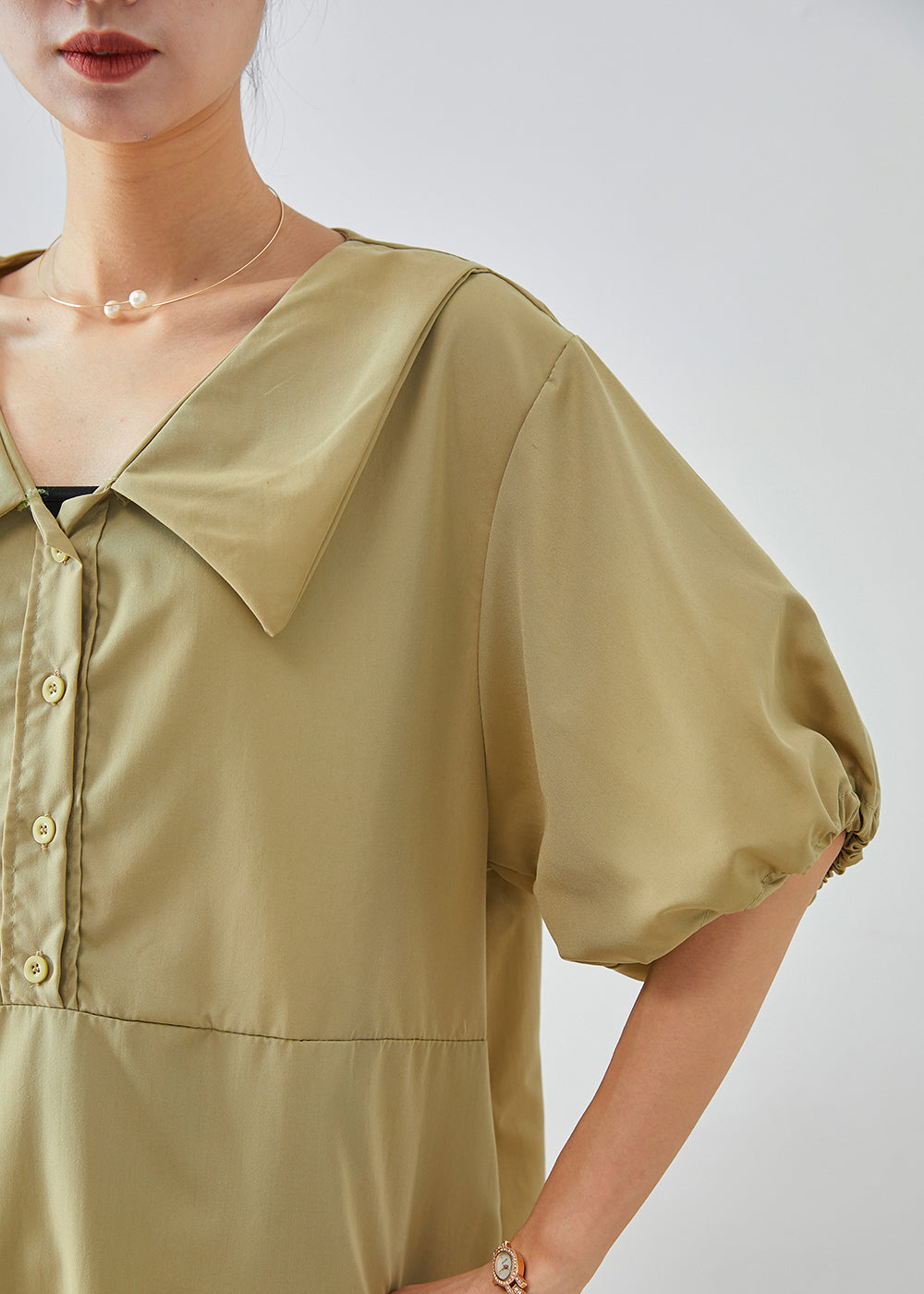 Beautifully Finished Dress in a Timeless Design