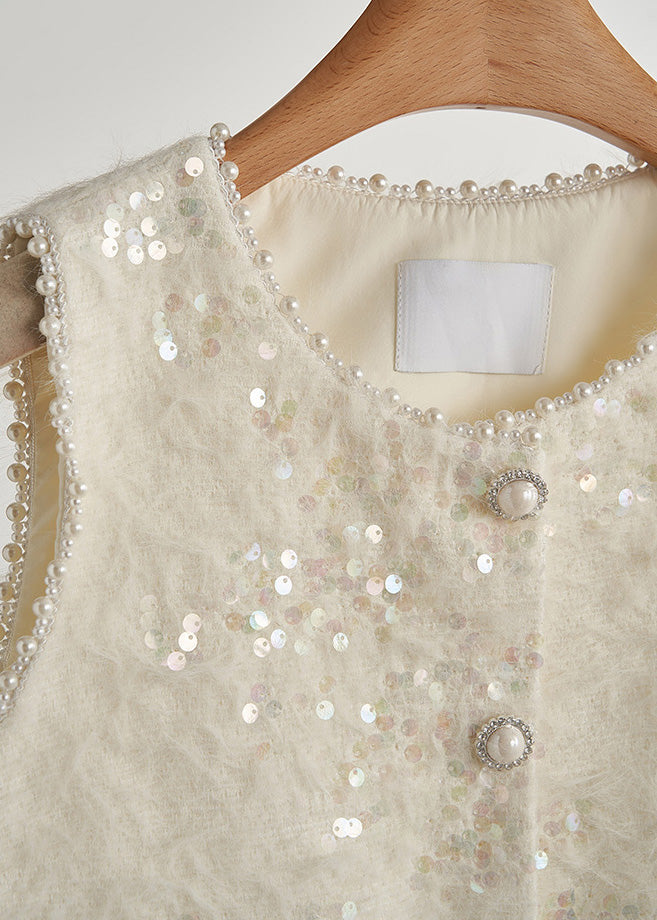 Sophisticated Garment with a Clean Classic Look
