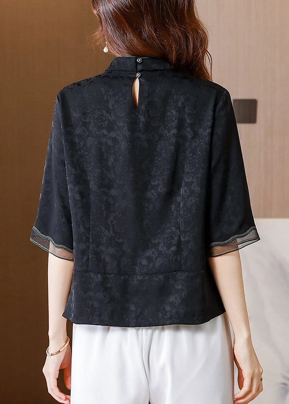Effortlessly Elegant Shirt with a Timeless Design