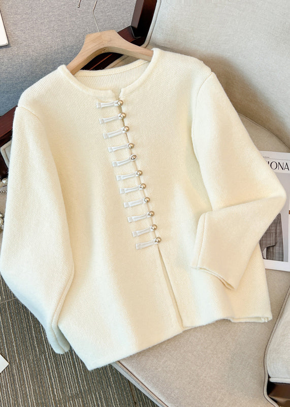 Well Tailored Cardigan with a Graceful Silhouette