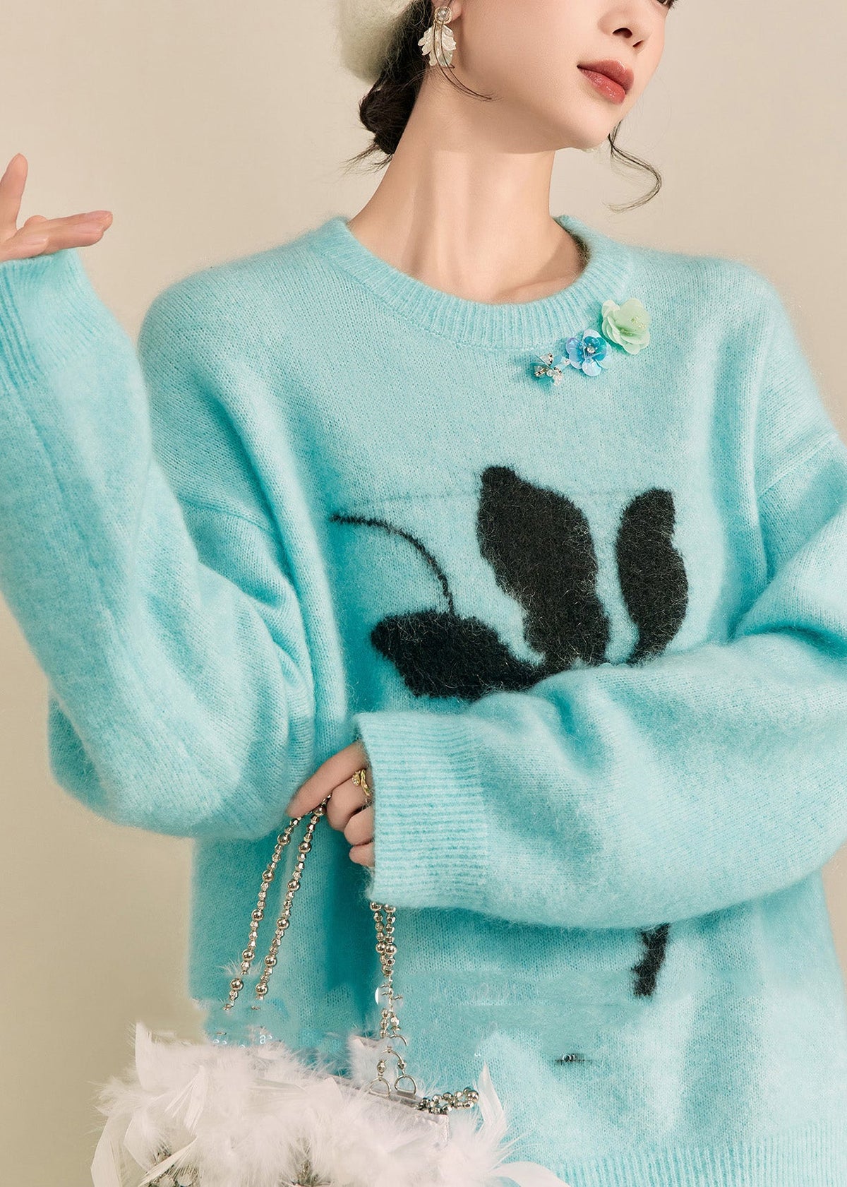 Effortlessly Elegant Sweater with a Timeless Design