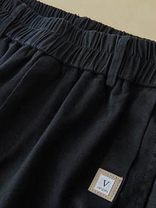 Effortlessly Elegant Pants with a Timeless Design