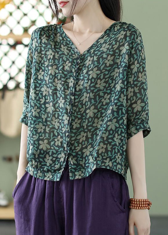 Well Tailored Blouse with a Graceful Silhouette