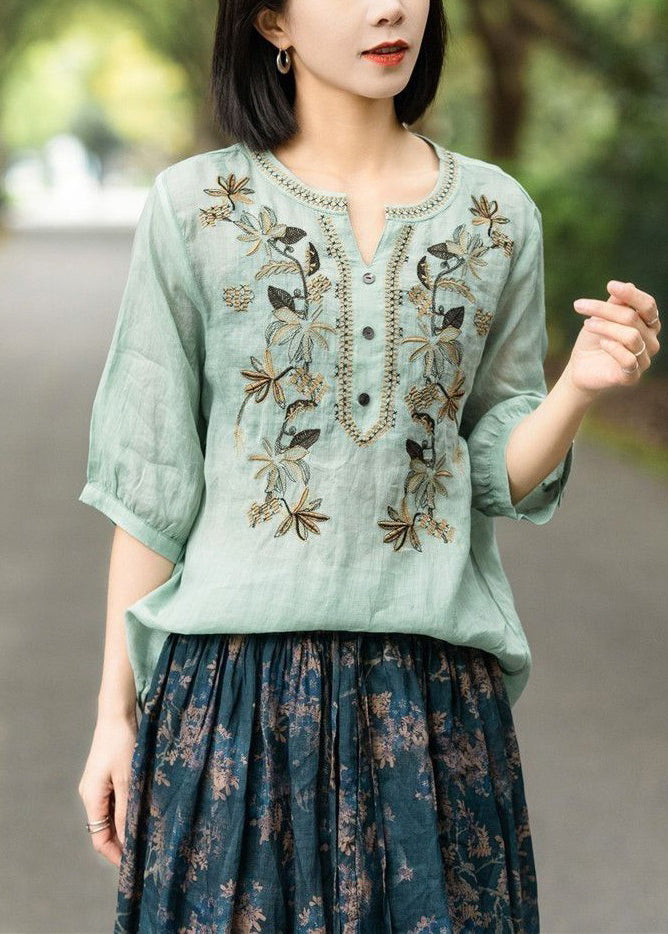 Well Tailored Shirt with a Graceful Silhouette