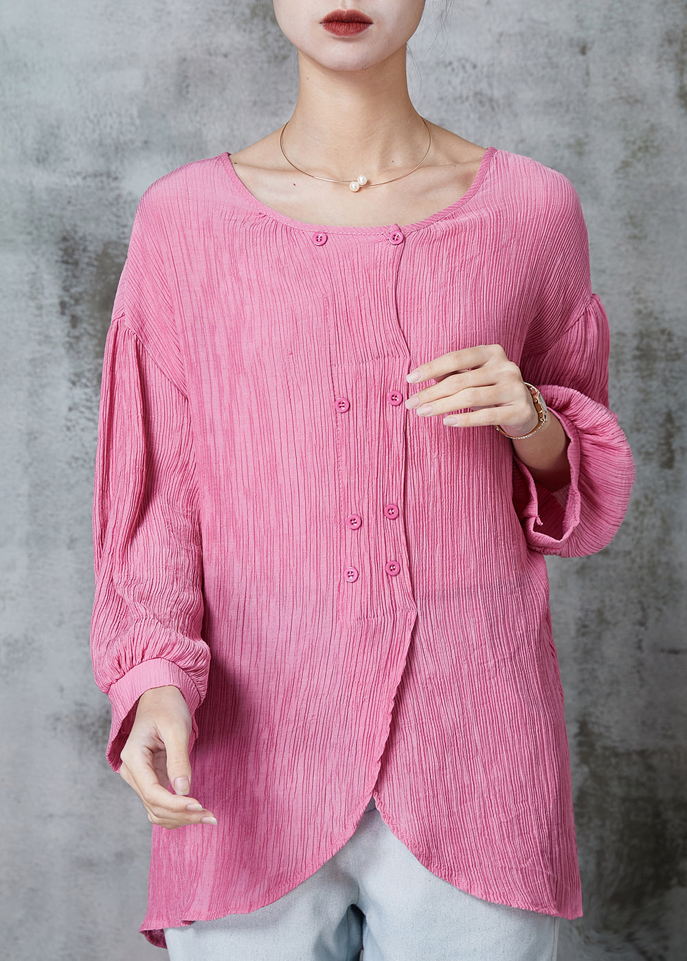 Well Tailored Top with a Graceful Silhouette