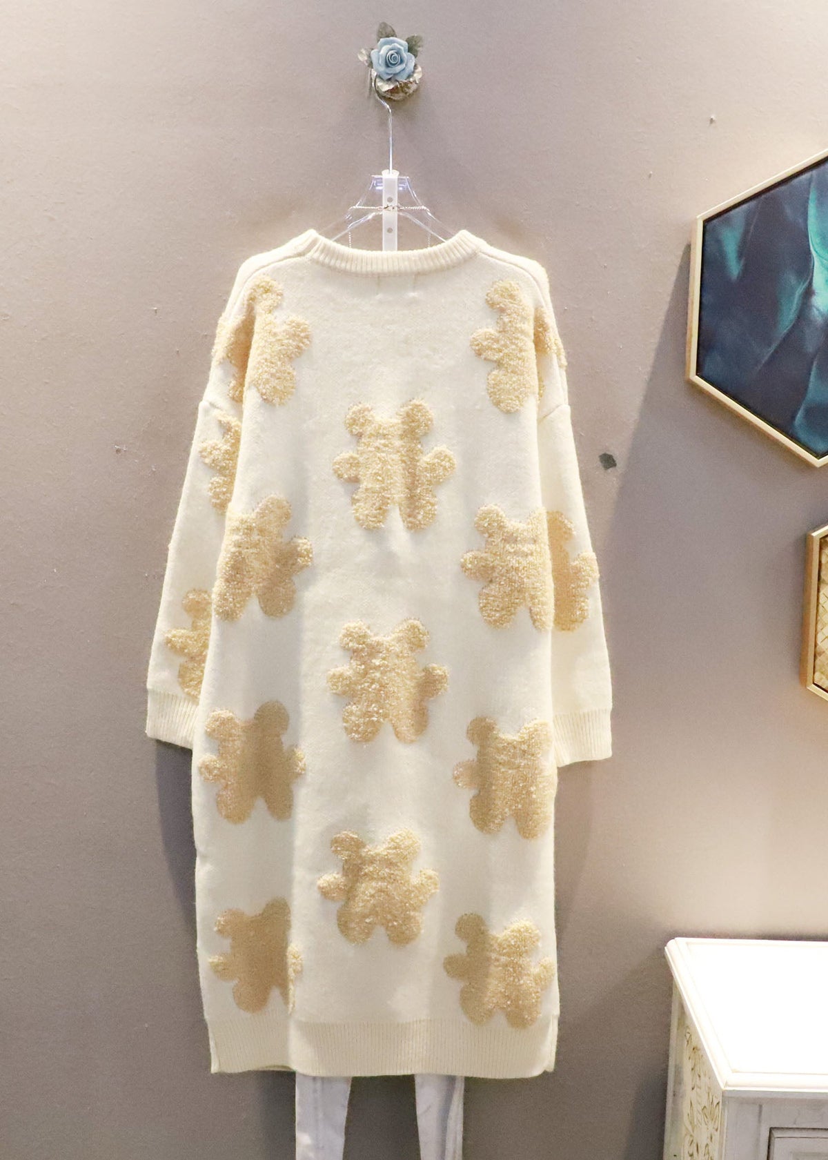Classic Vintage Sweater with a Flattering Fit