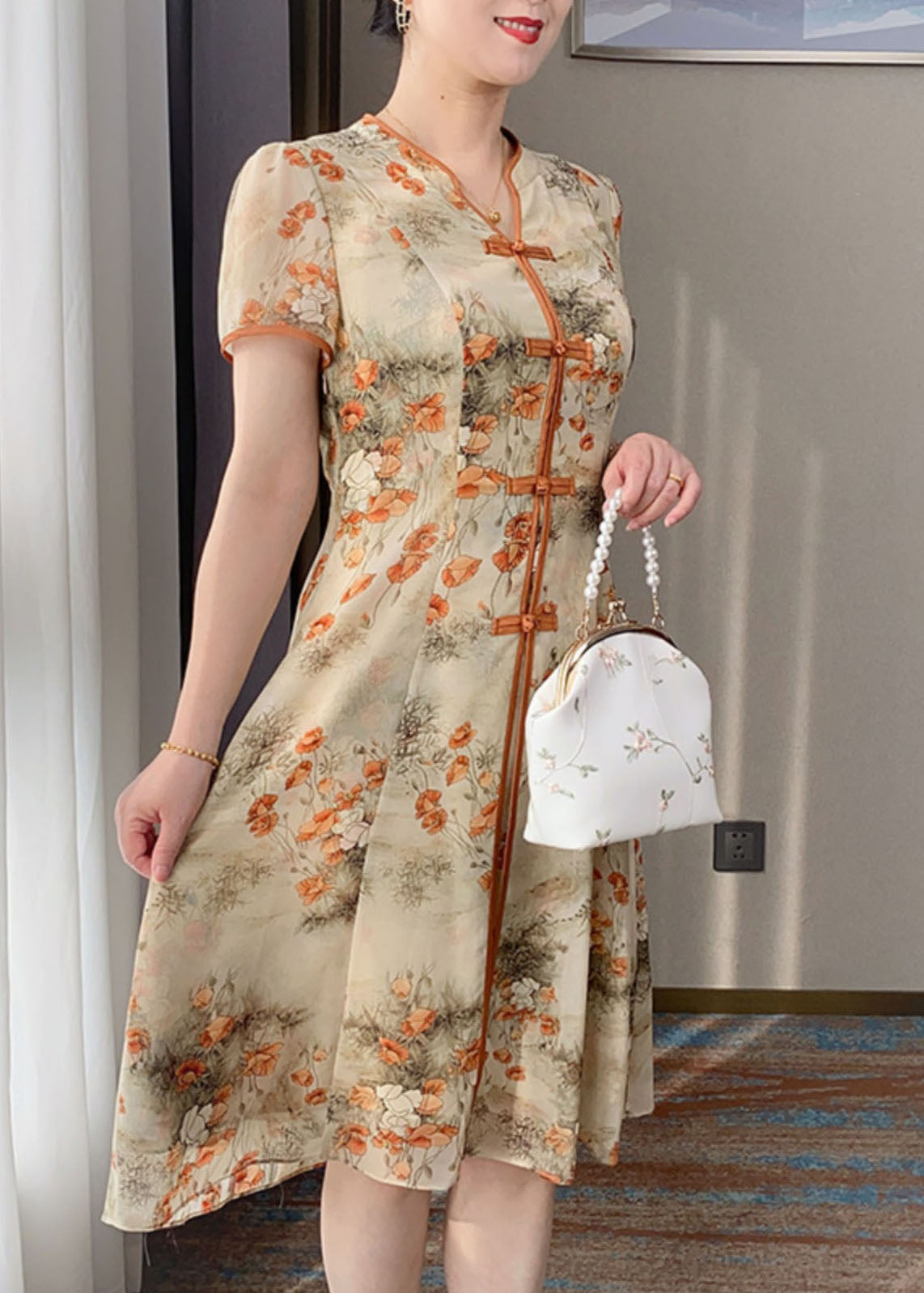 Well Tailored Dress with a Graceful Silhouette