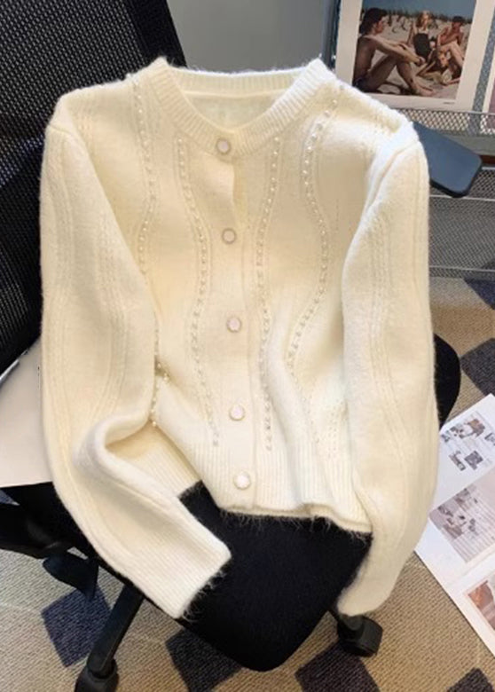 Well Tailored Cardigan with a Graceful Silhouette