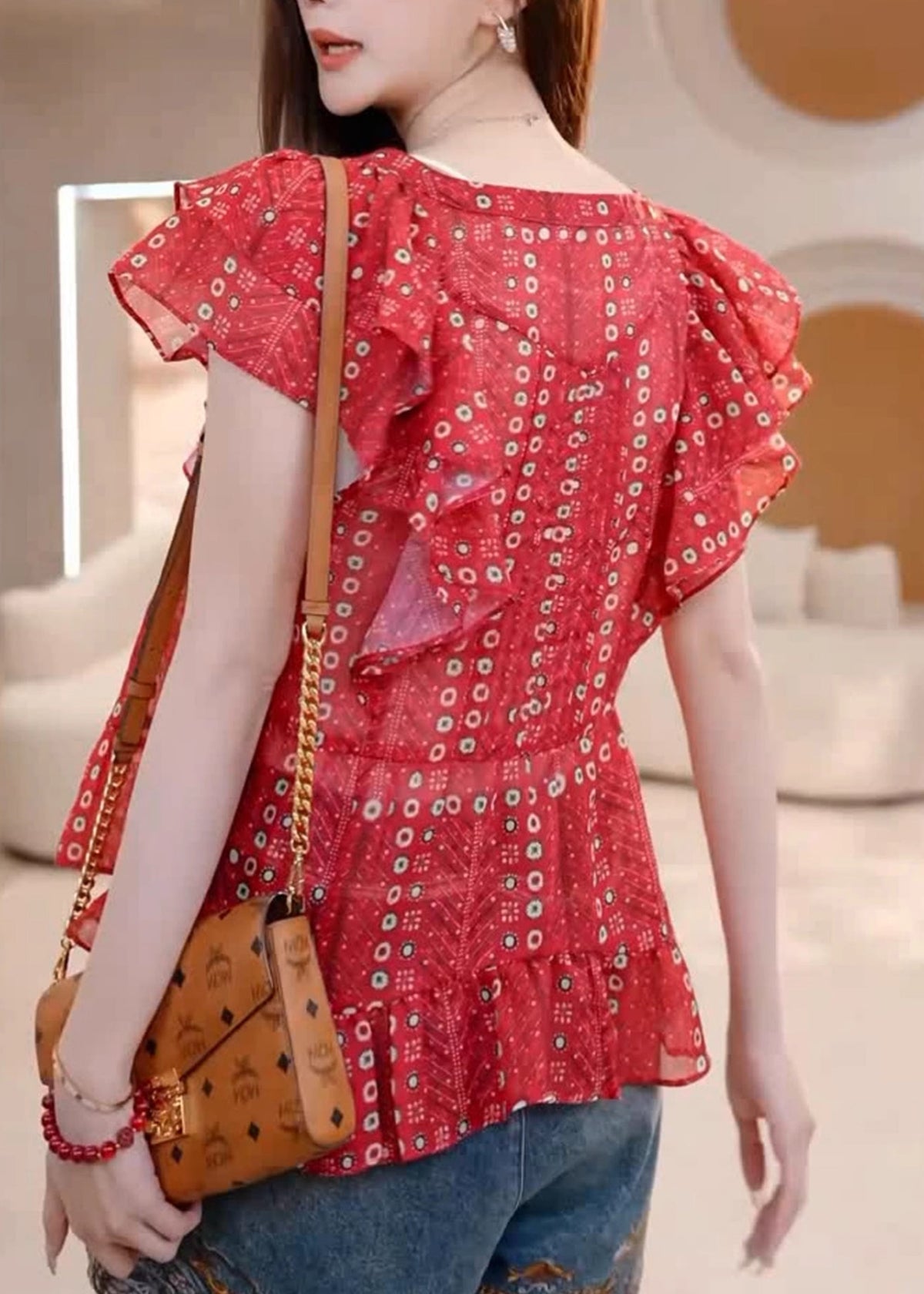 Classic Vintage Blouse with a Flattering Fit