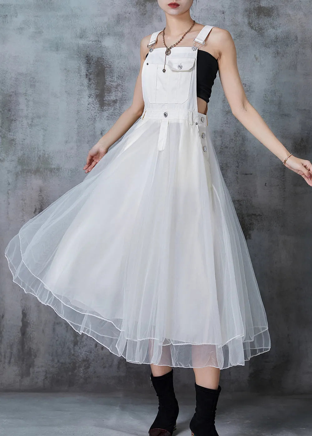 Beautifully Crafted Dress in a Classic Style