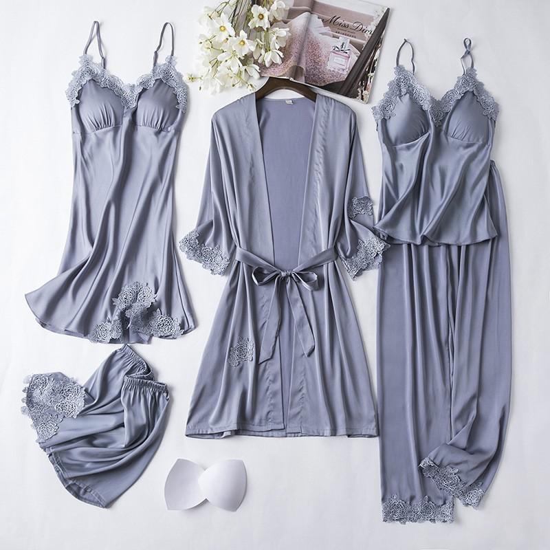Finely Styled Garment with a Classic Vintage Look