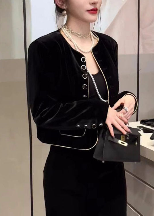 Effortlessly Elegant Coat with a Timeless Design
