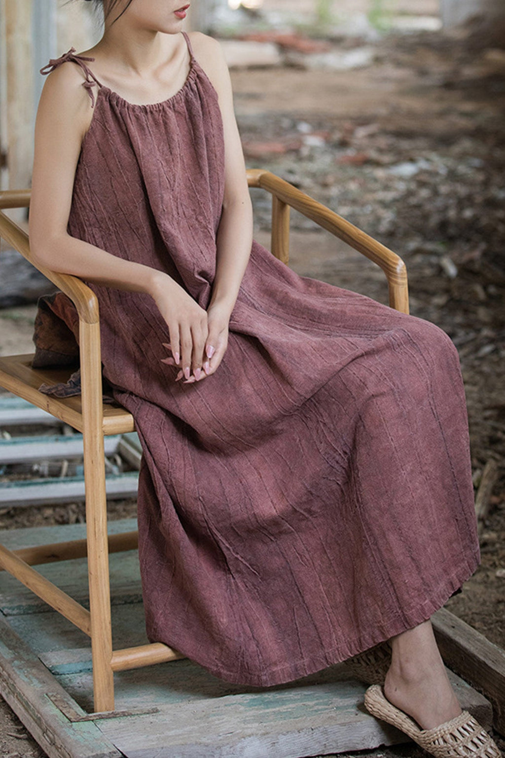 Beautifully Finished Dress in a Timeless Design