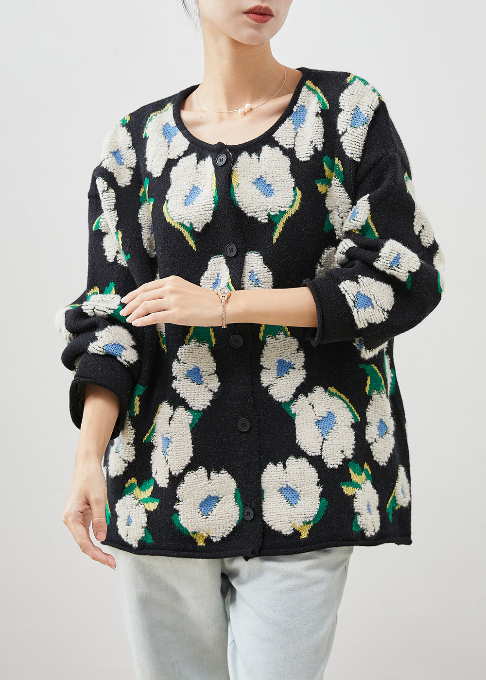 Gracefully Styled Cardigan for Any Occasion