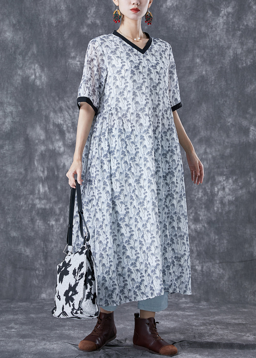 Effortlessly Elegant Dress with a Timeless Design