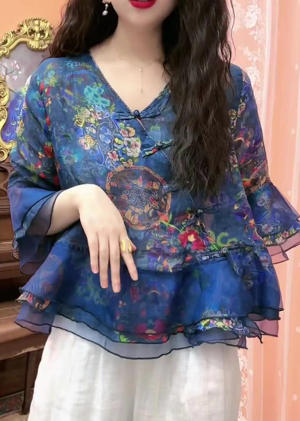 Effortlessly Elegant Blouse with a Timeless Design