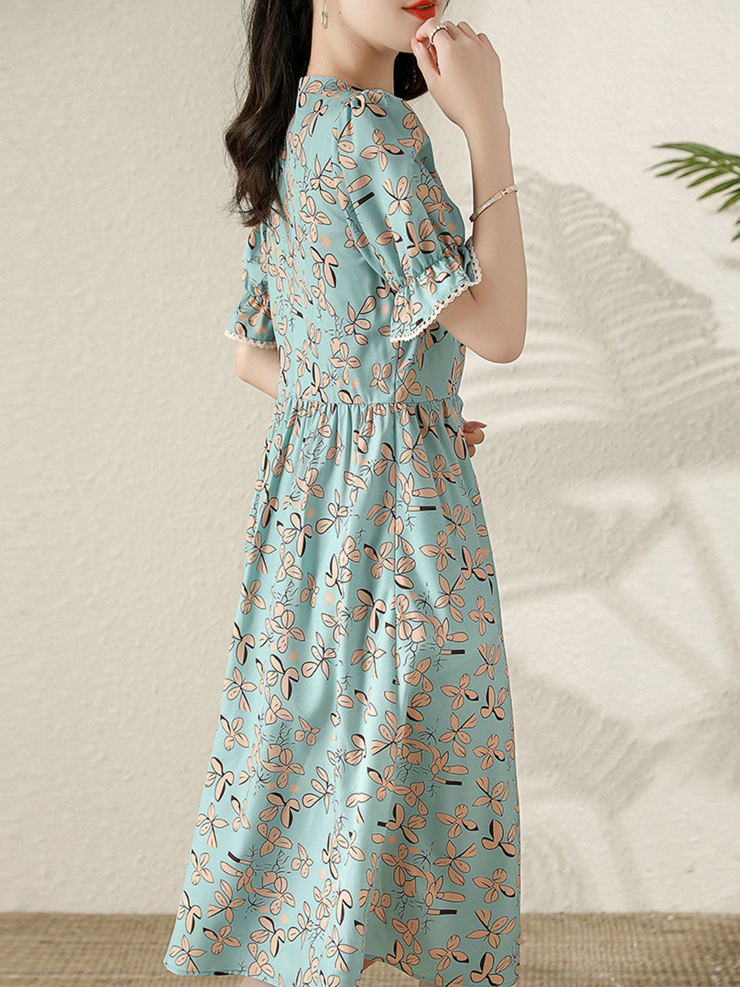 Beautifully Finished Dress in a Timeless Design