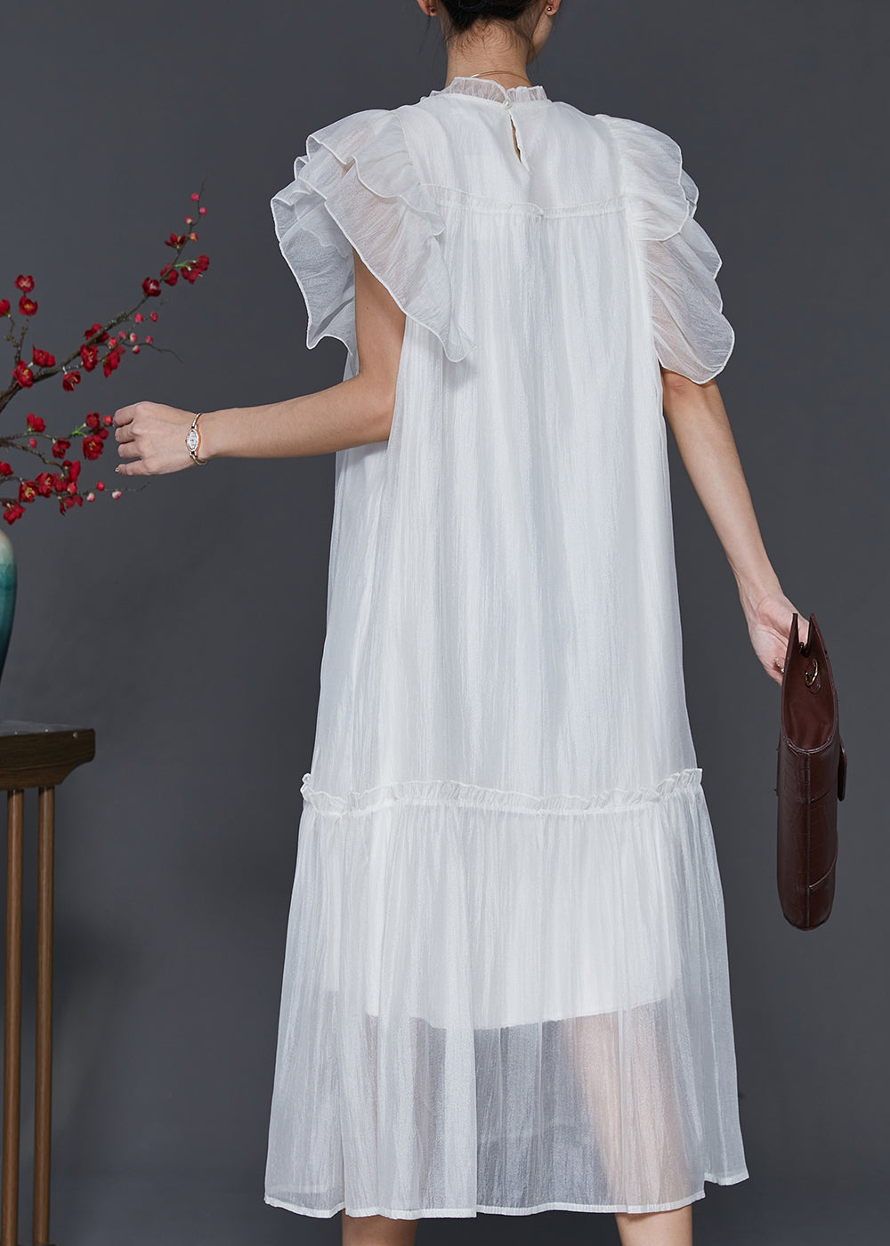 Effortlessly Elegant Dress with a Timeless Design