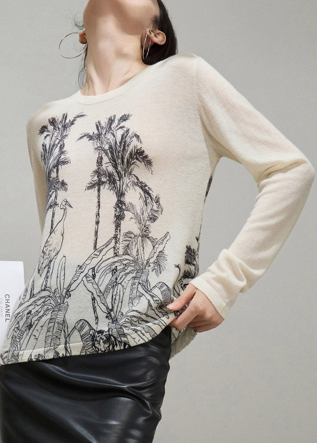 Well Tailored Sweater with a Graceful Silhouette