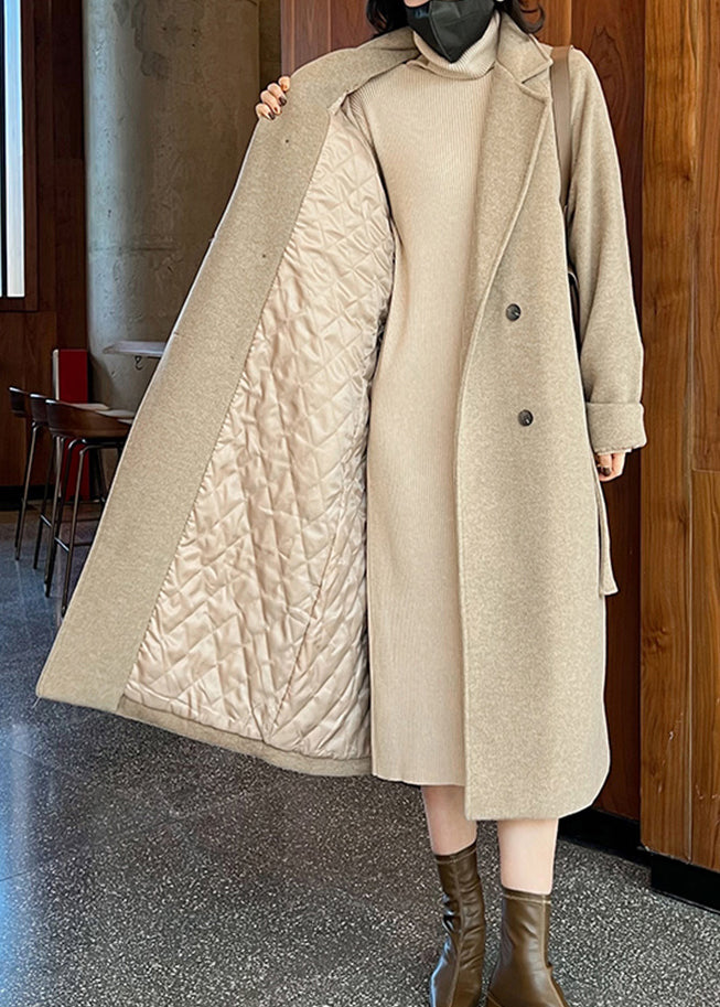 Well Tailored Coat with a Graceful Silhouette