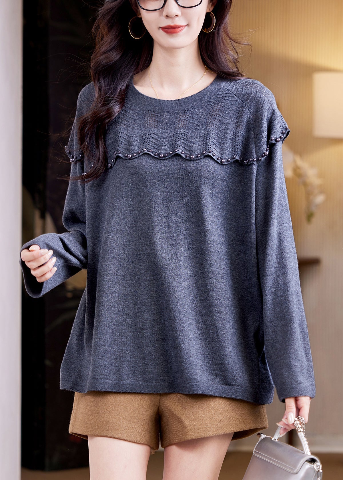 Effortlessly Elegant Sweater with a Timeless Design