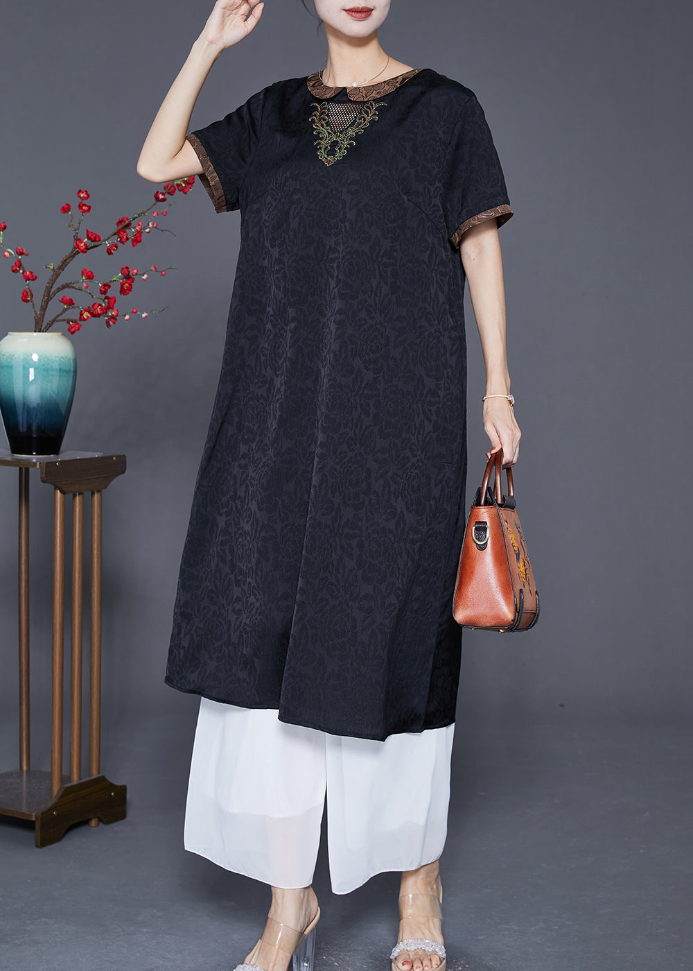 Beautifully Finished Dress in a Timeless Design