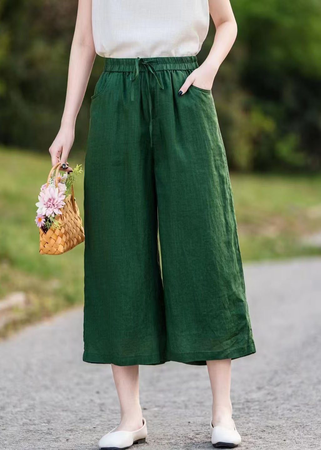 Well Tailored Pants with a Graceful Silhouette