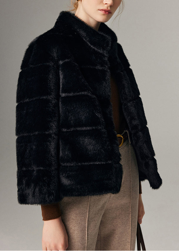 Well Tailored Jacket with a Graceful Silhouette
