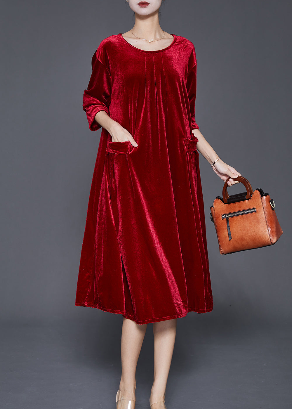 Effortlessly Elegant Dress with a Timeless Design