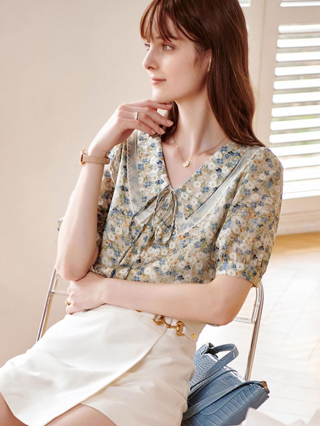 Effortlessly Elegant Blouse with a Timeless Design