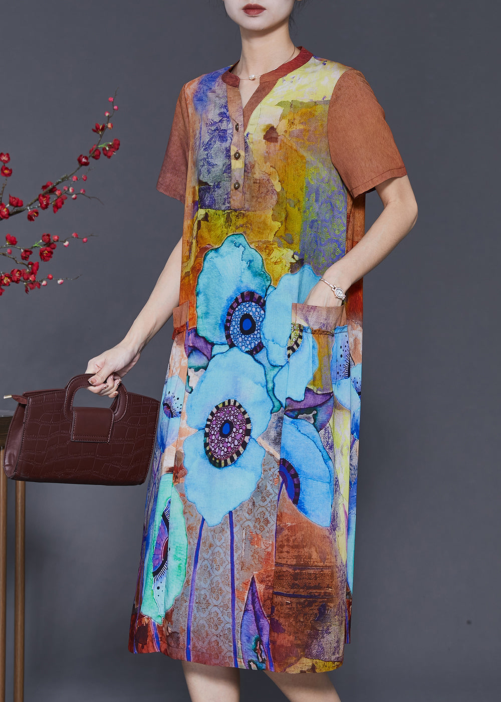 Beautifully Finished Dress in a Timeless Design